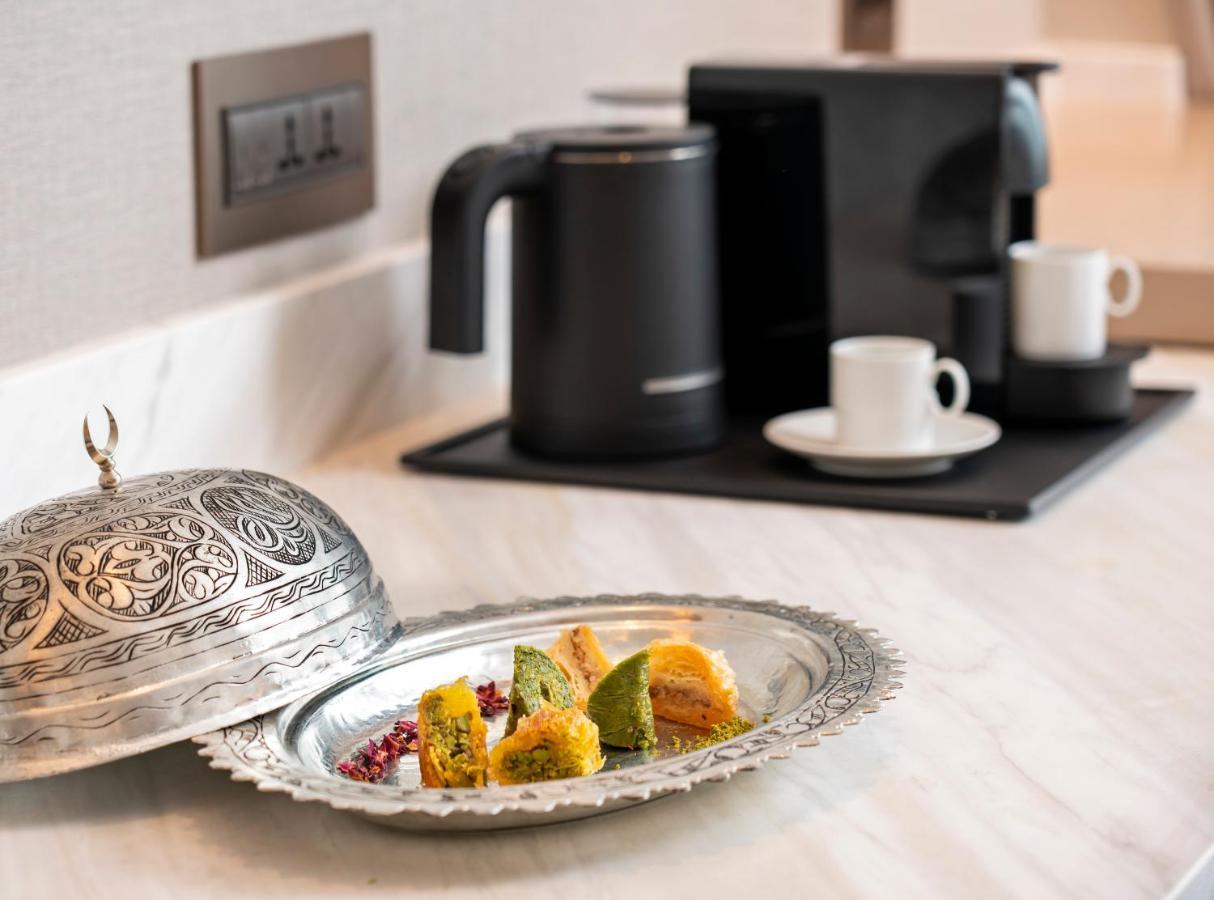 Address Istanbul Hotel Ngoại thất bức ảnh A coffee machine in a hotel room