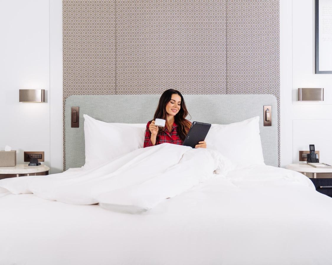 Address Istanbul Hotel Ngoại thất bức ảnh A guest in a bedroom at the Hilton London Paddington